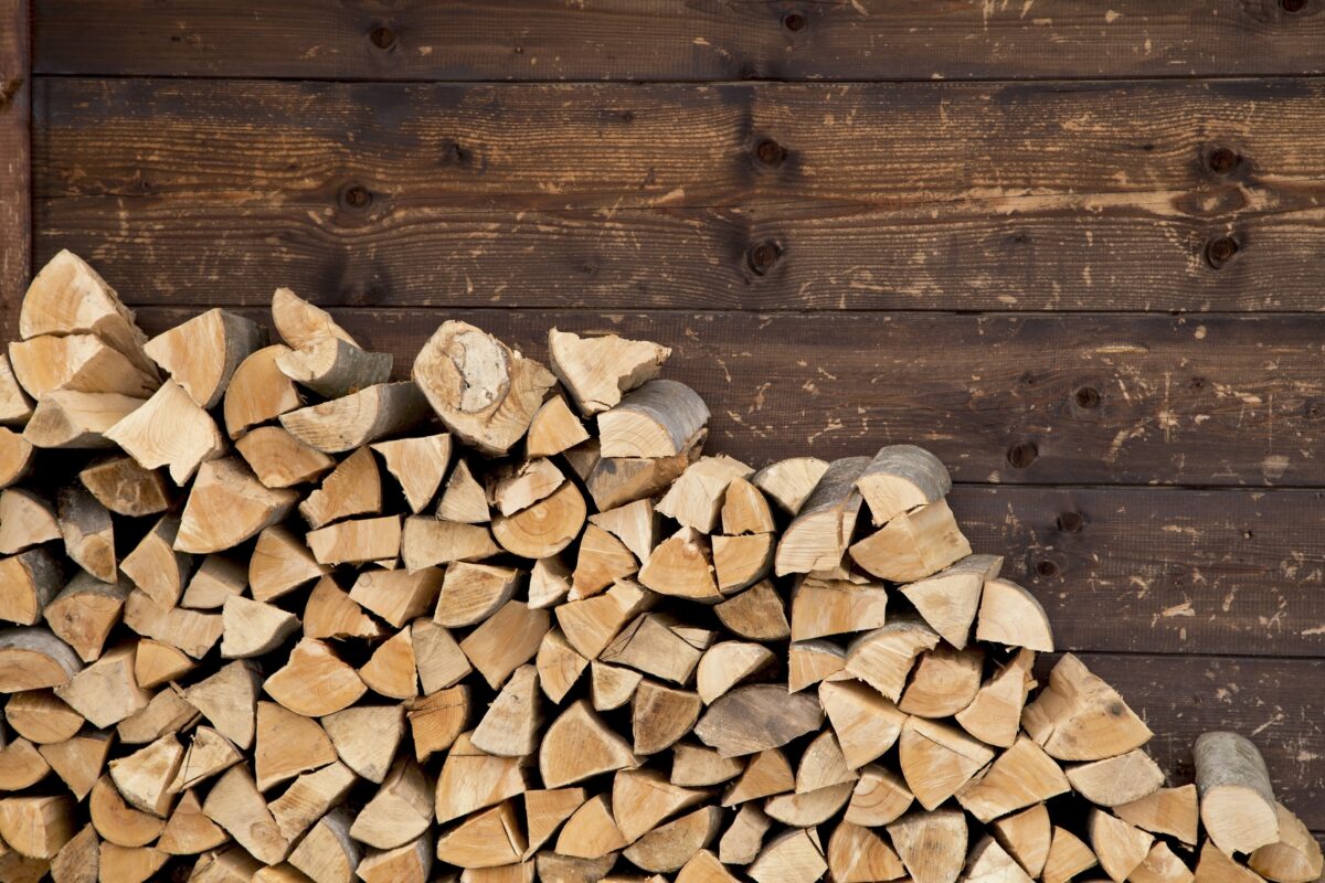 Je länger das Holz trocknen kann, umso besser der Brennwert.