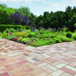 Eine gepflegte Terrasse ist das Herzstück eines jeden Gartens. Bild: AdobeStock 45006219