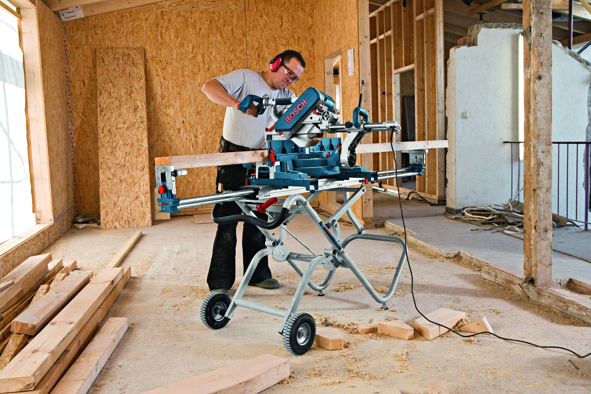 Transport- und Arbeitstisch GTA 2500 W bei leitermann.de günstig kaufen Transport- und Arbeitstisch GTA 2500 W