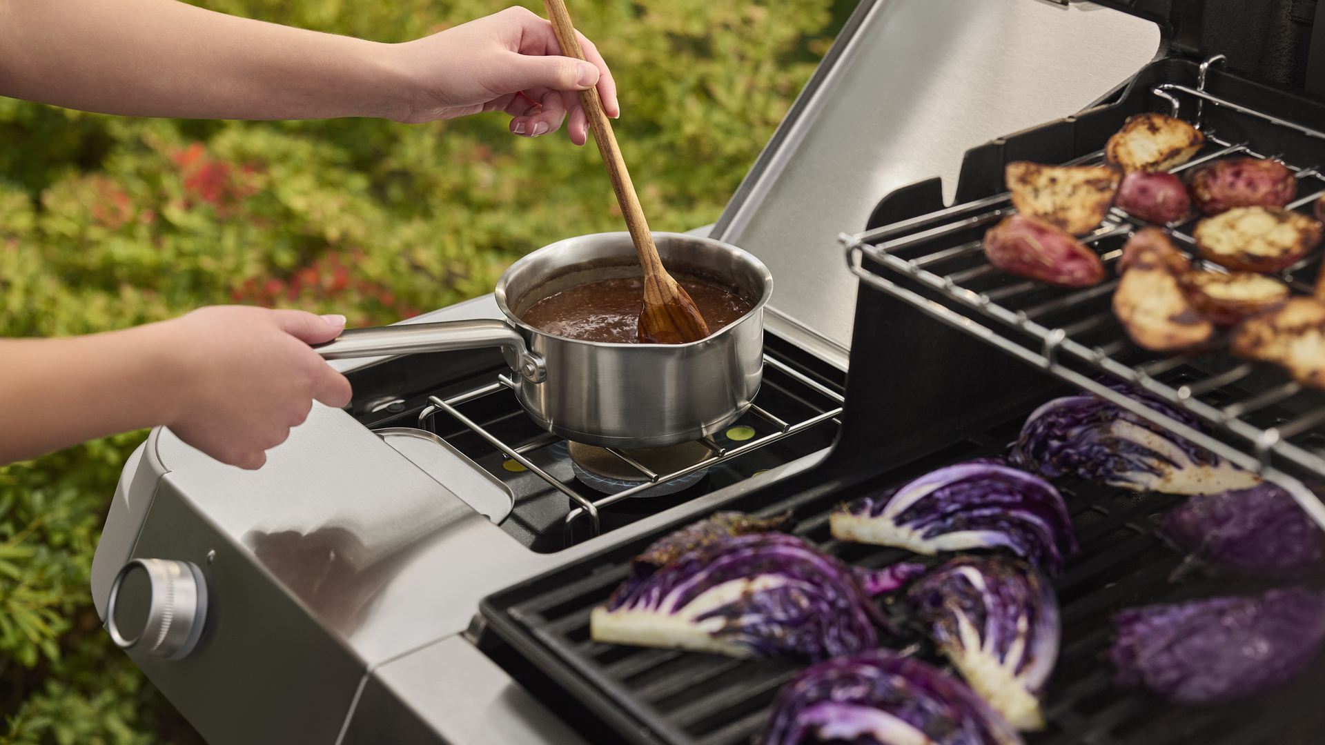 Gasgrill Genesis E-335W bei leitermann.de günstig kaufen Gasgrill Genesis E-335W