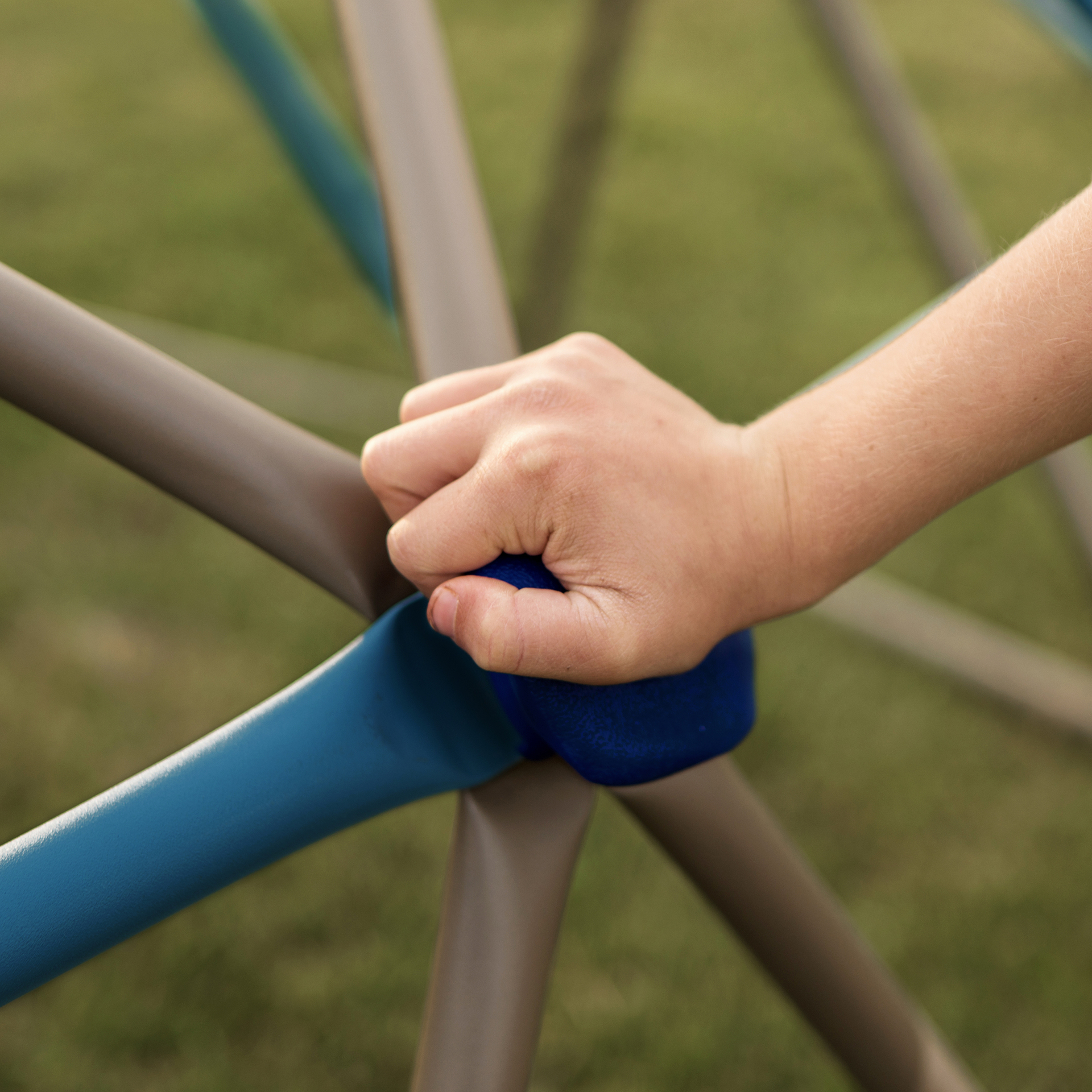 Geodome Kletterkugel braun/blau 274x137cm bei leitermann.de günstig kaufen Geodome Kletterkugel braun/blau 274x137cm