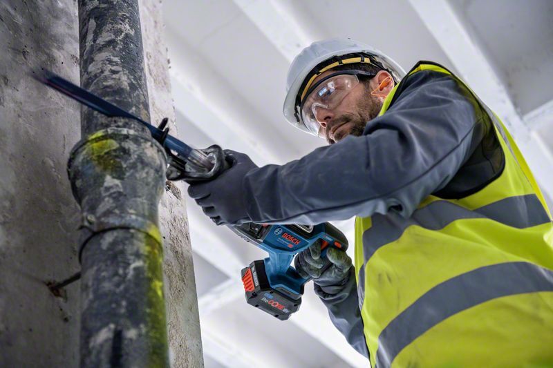 Akku-Säbelsäge BITURBO GSA 18V-28, mit Säbelsägeblatt bei leitermann.de günstig kaufen Akku-Säbelsäge BITURBO GSA 18V-28, mit Säbelsägeblatt