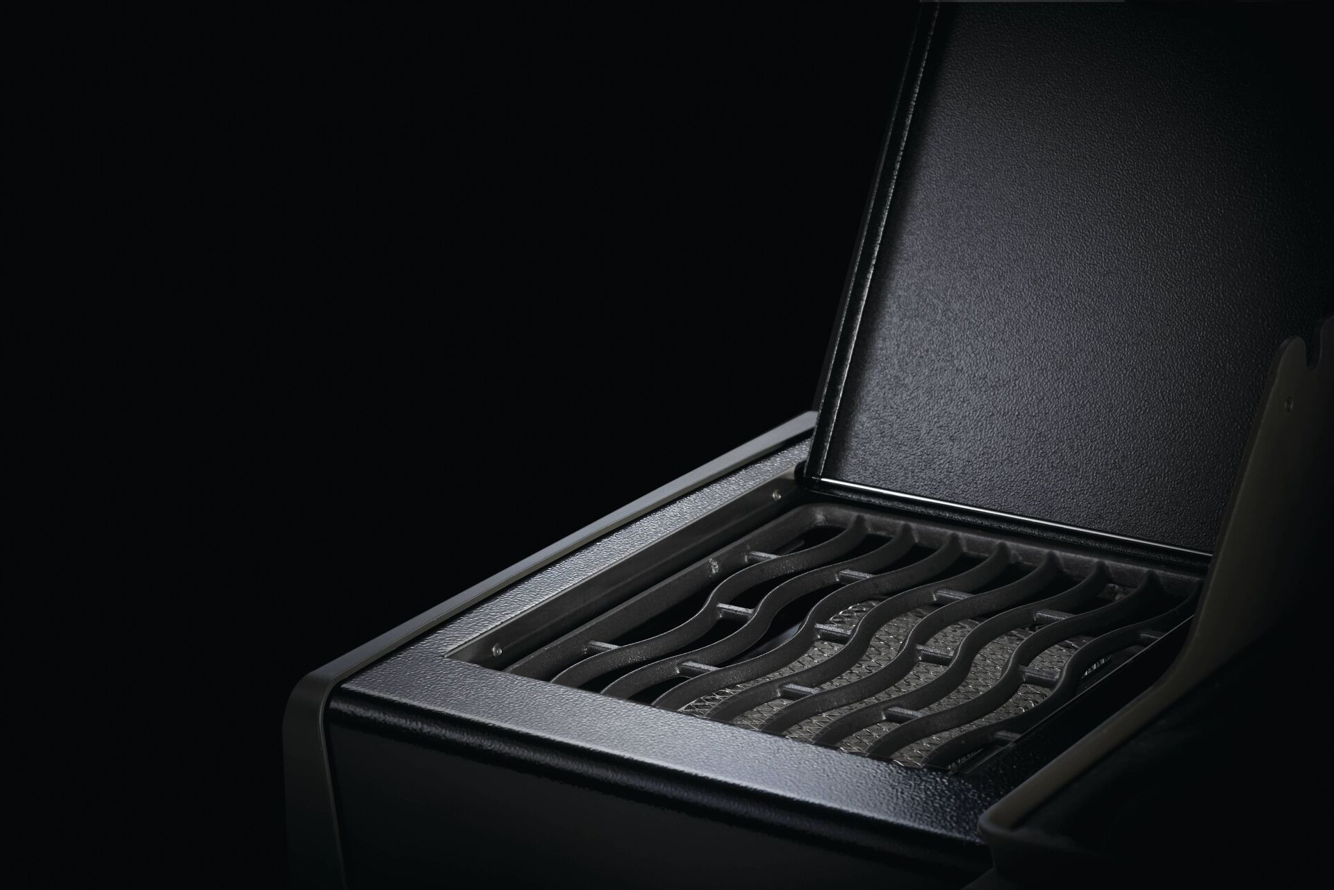 Gasgrill Rogue XT 425 SIBPK mit Sizzle Zone