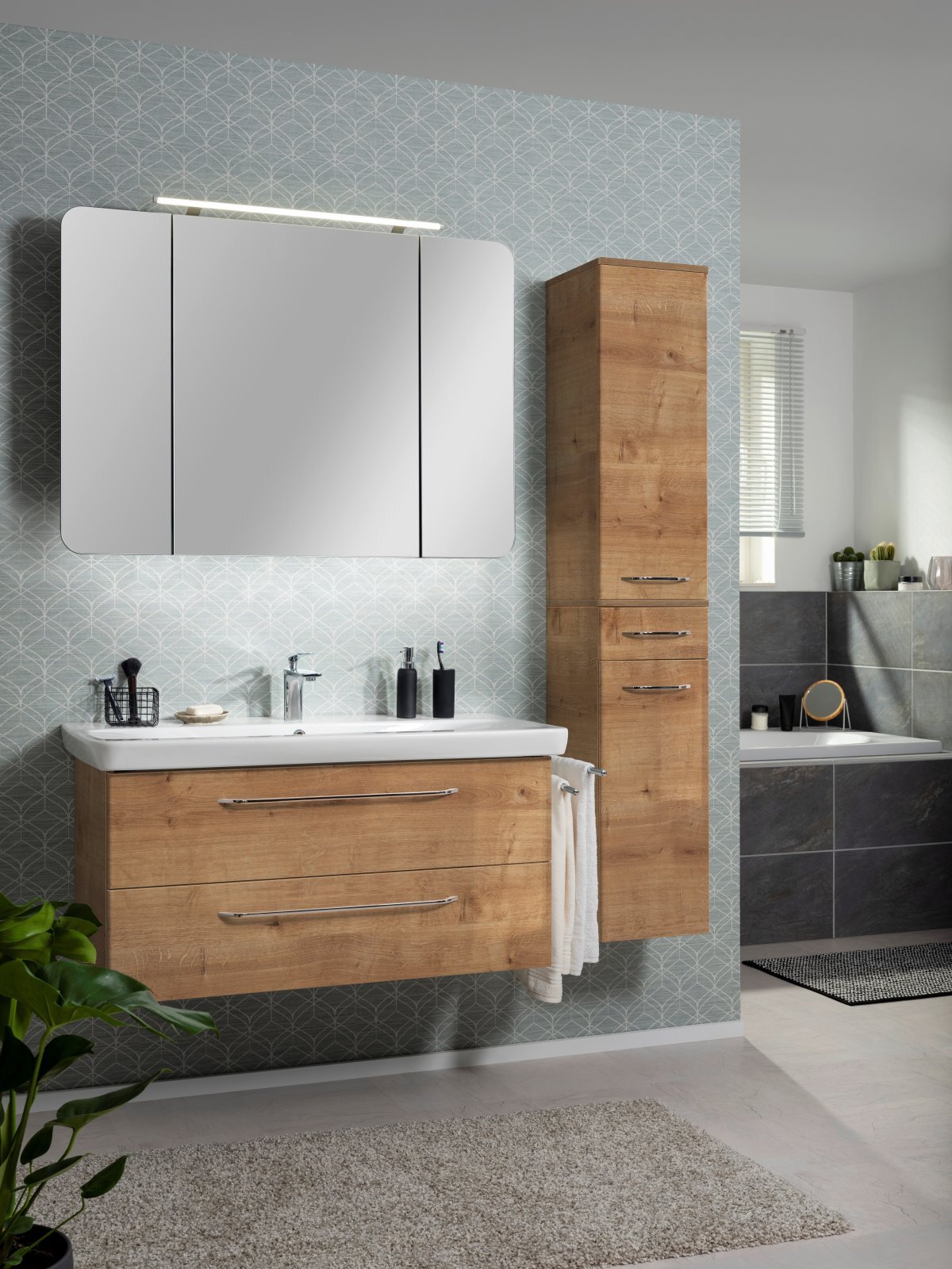 MILANO Spiegelschrank, 3Türen, LED-Leuchte bei leitermann.de günstig kaufen MILANO Spiegelschrank, 3Türen, LED-Leuchte