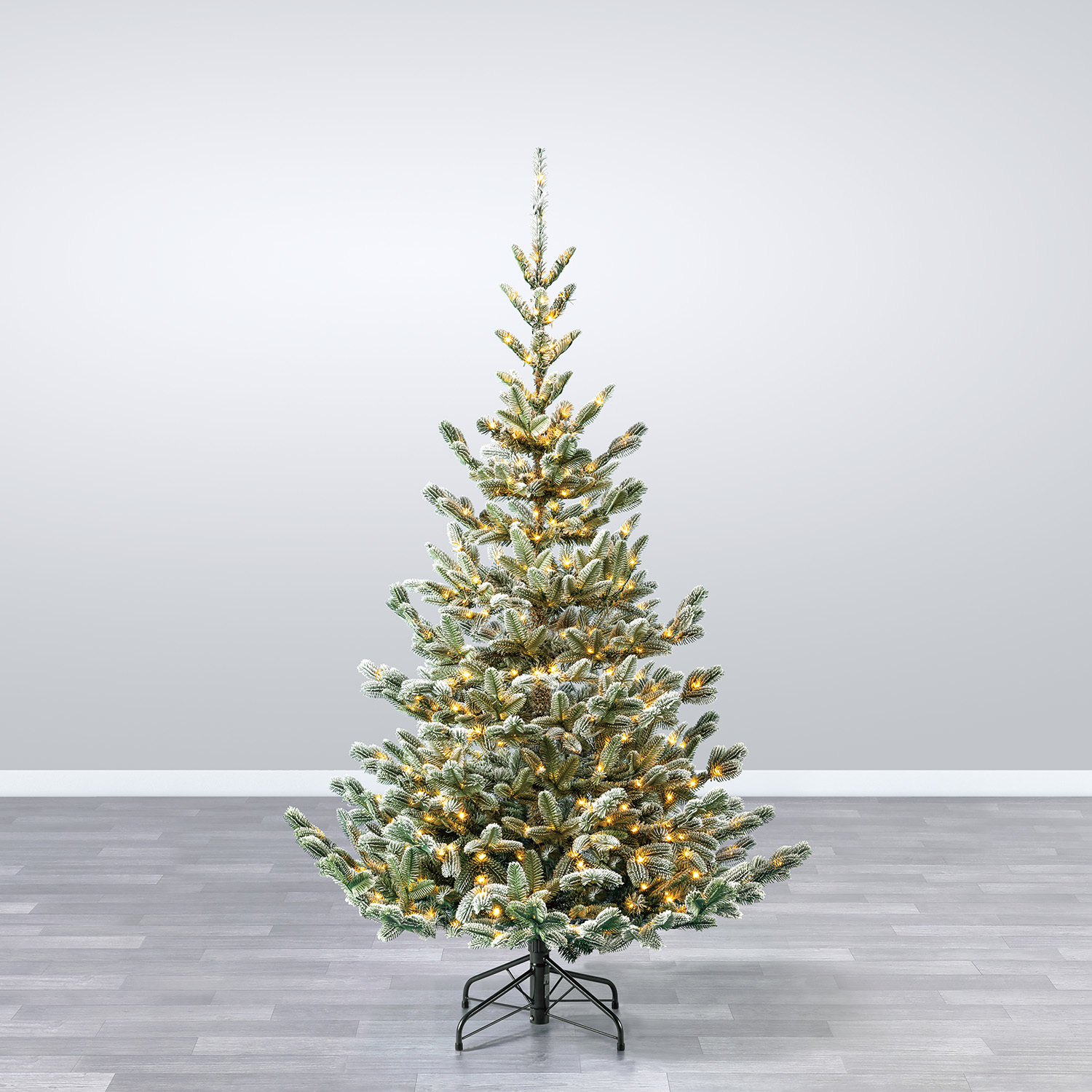 Weihnachtsbaum Nobilis Kiefer inkl. Lichterkette
