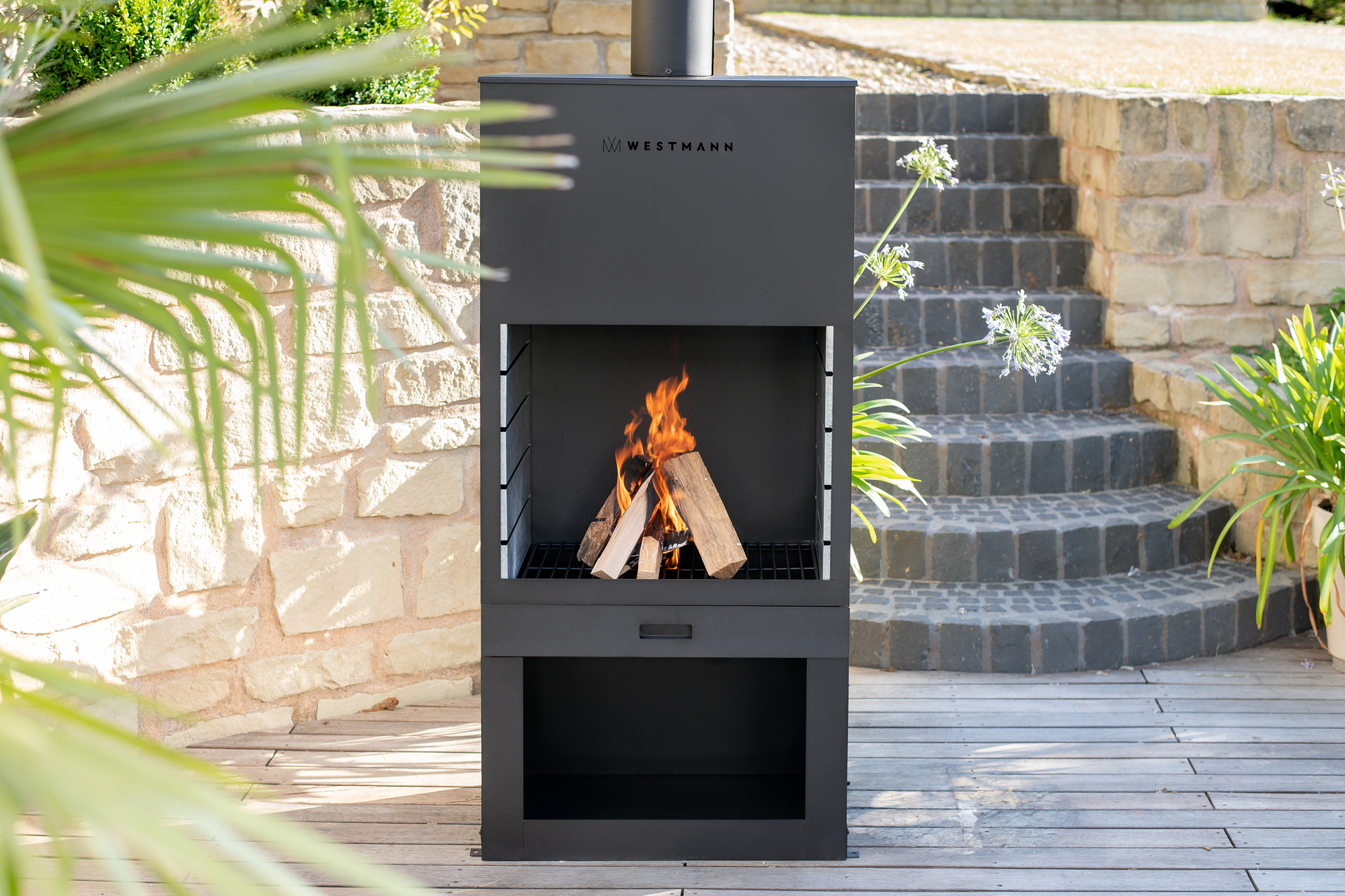 Grill und Gartenkamin