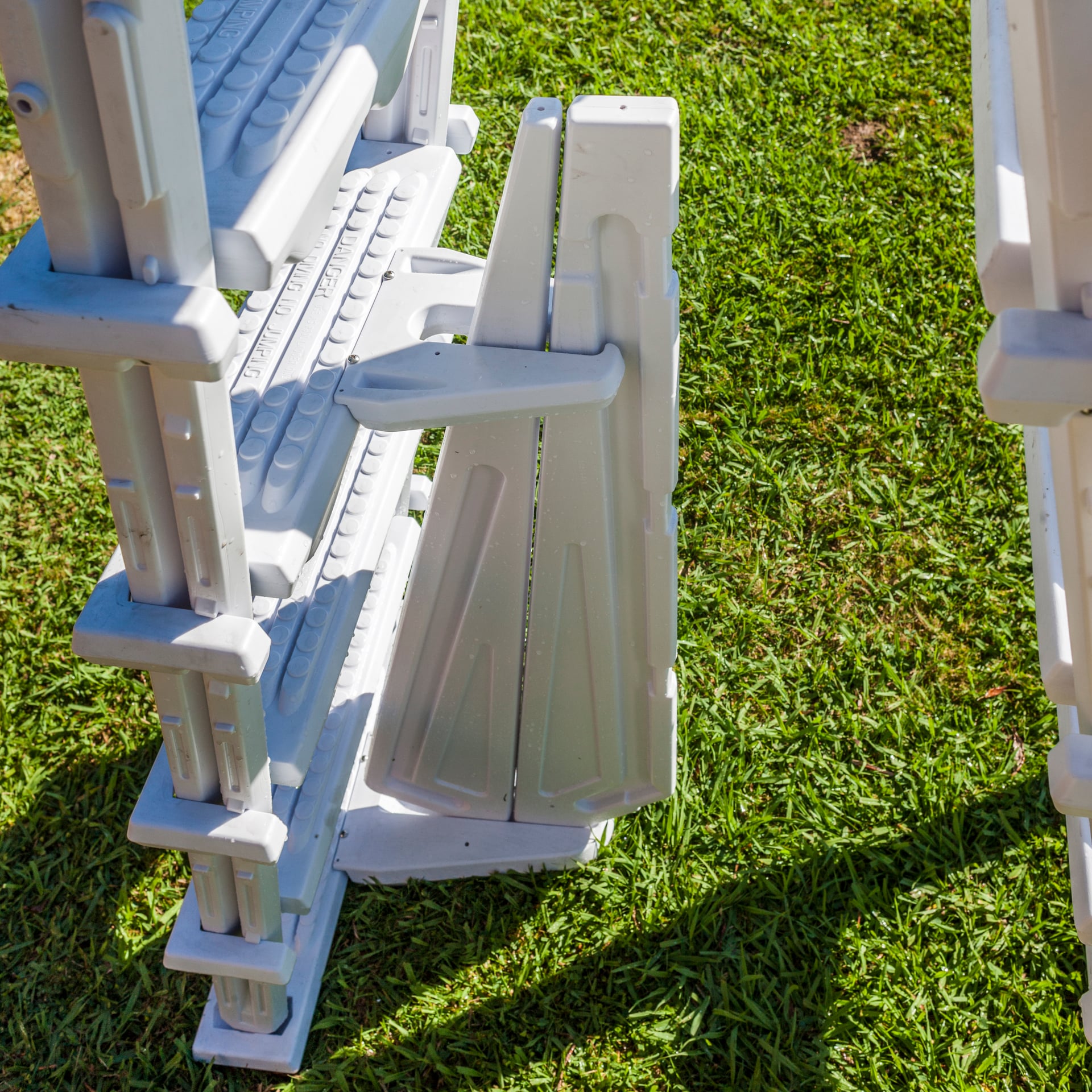 Blasgeformte Leiter für Aufstellpools bei leitermann.de günstig kaufen Blasgeformte Leiter für Aufstellpools