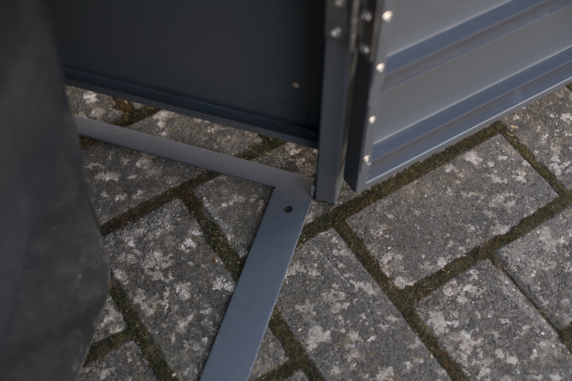 Mülltonnenbox mit Deckel, Anthrazit bei leitermann.de günstig kaufen Mülltonnenbox mit Deckel, Anthrazit