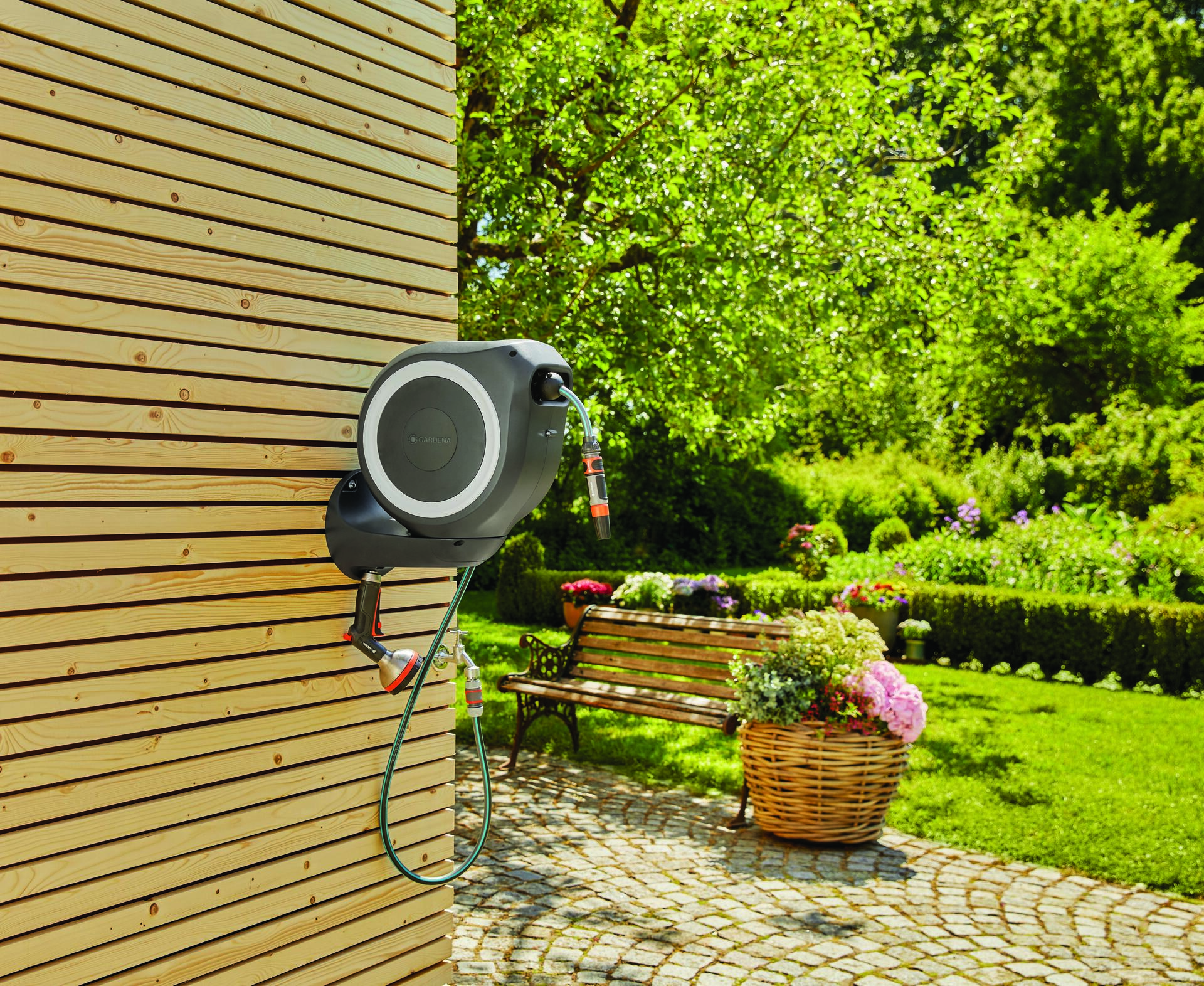 Wand-Schlauchbox RollUp S (weiß) 15 m bei leitermann.de günstig kaufen Wand-Schlauchbox RollUp S (weiß) 15 m