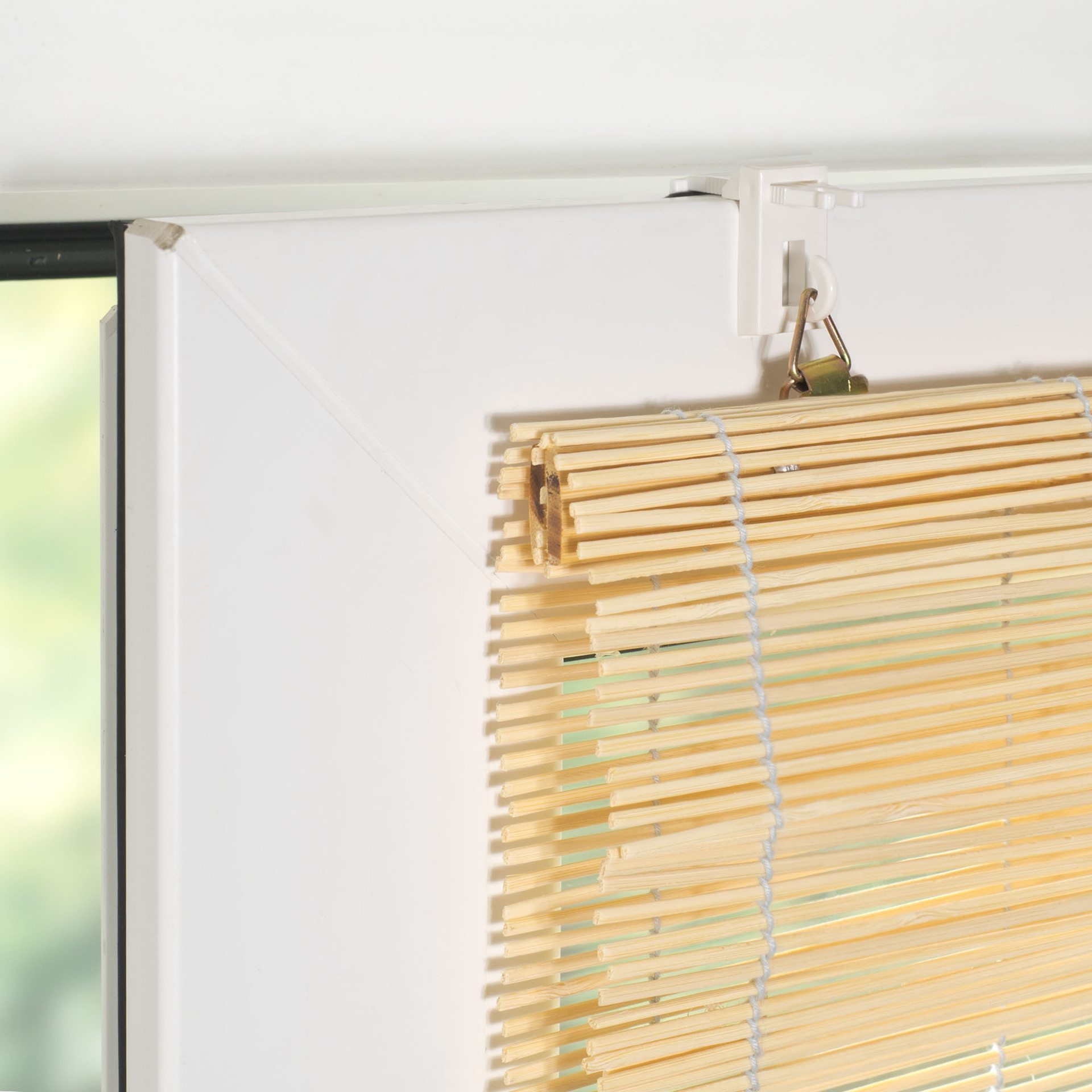 Klemmträger mit Ösenaufhängung weiß