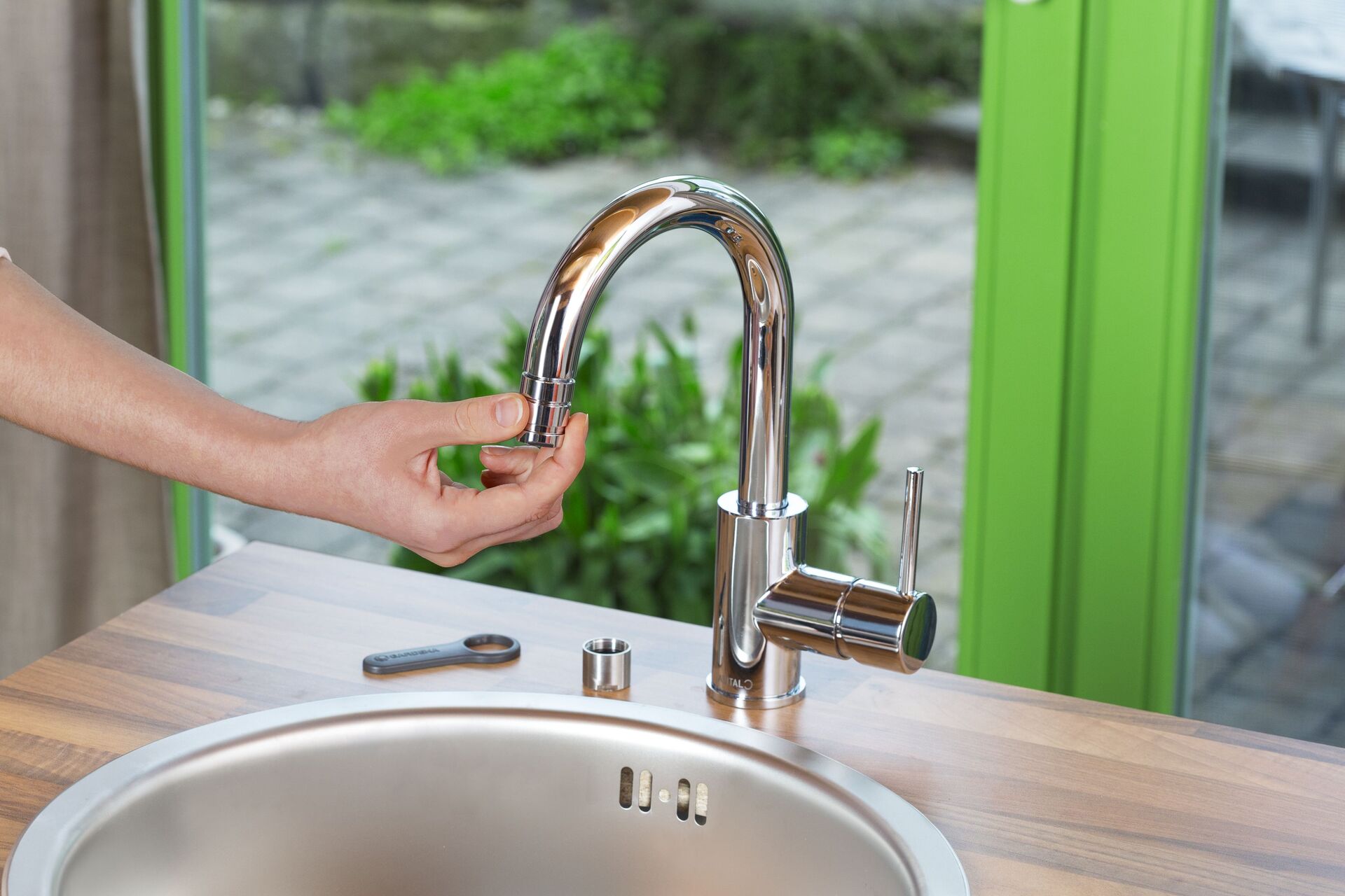 Hahnverbinder für Indoor-Wasserhähne bei leitermann.de günstig kaufen Hahnverbinder für Indoor-Wasserhähne