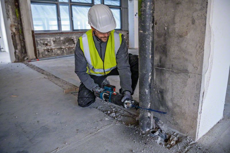 Akku-Säbelsäge BITURBO GSA 18V-28, mit Säbelsägeblatt bei leitermann.de günstig kaufen Akku-Säbelsäge BITURBO GSA 18V-28, mit Säbelsägeblatt