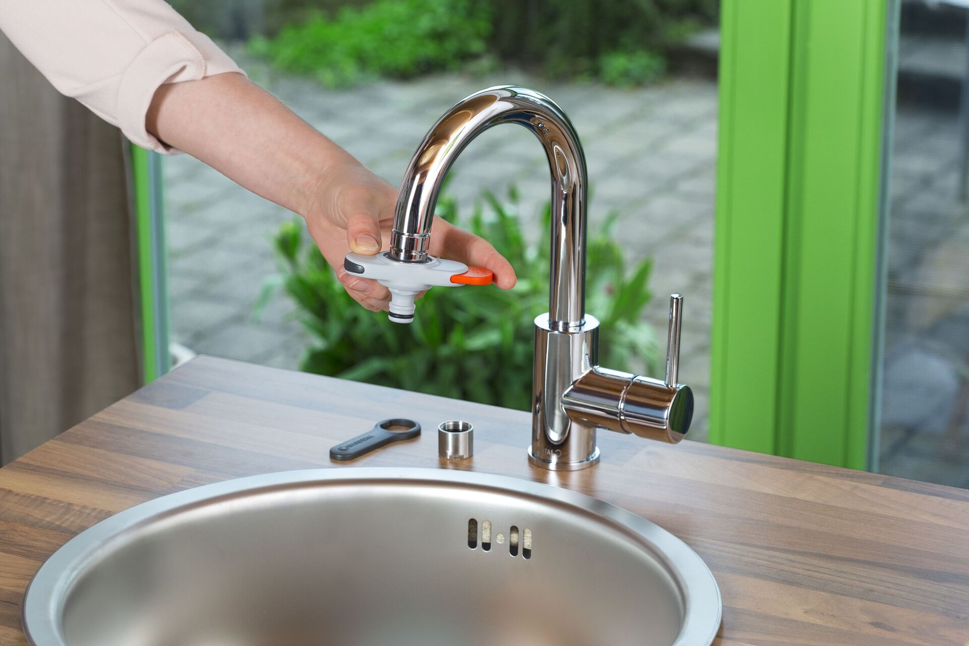 Hahnverbinder für Indoor-Wasserhähne bei leitermann.de günstig kaufen Hahnverbinder für Indoor-Wasserhähne