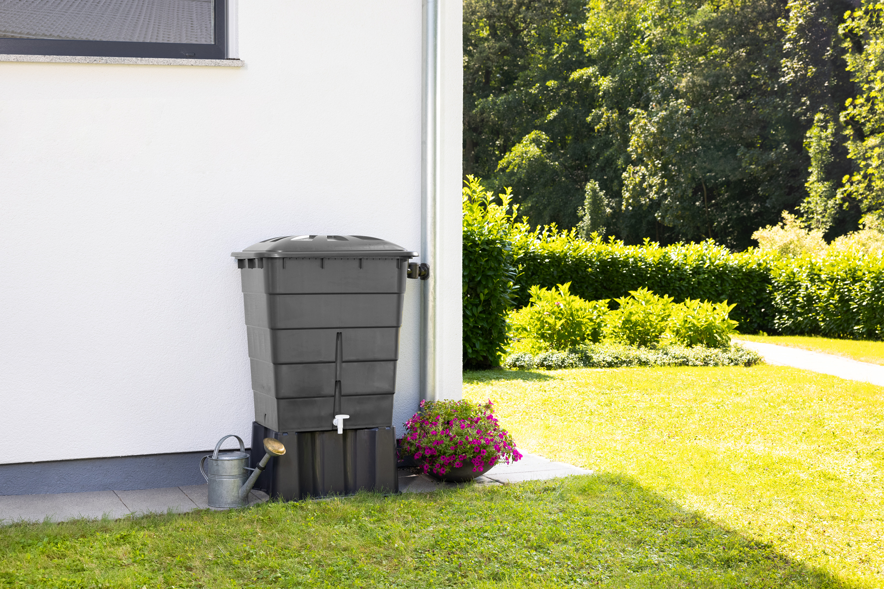 Regentonne mit Deckel und Hahn eckig bei leitermann.de günstig kaufen Regentonne mit Deckel und Hahn eckig
