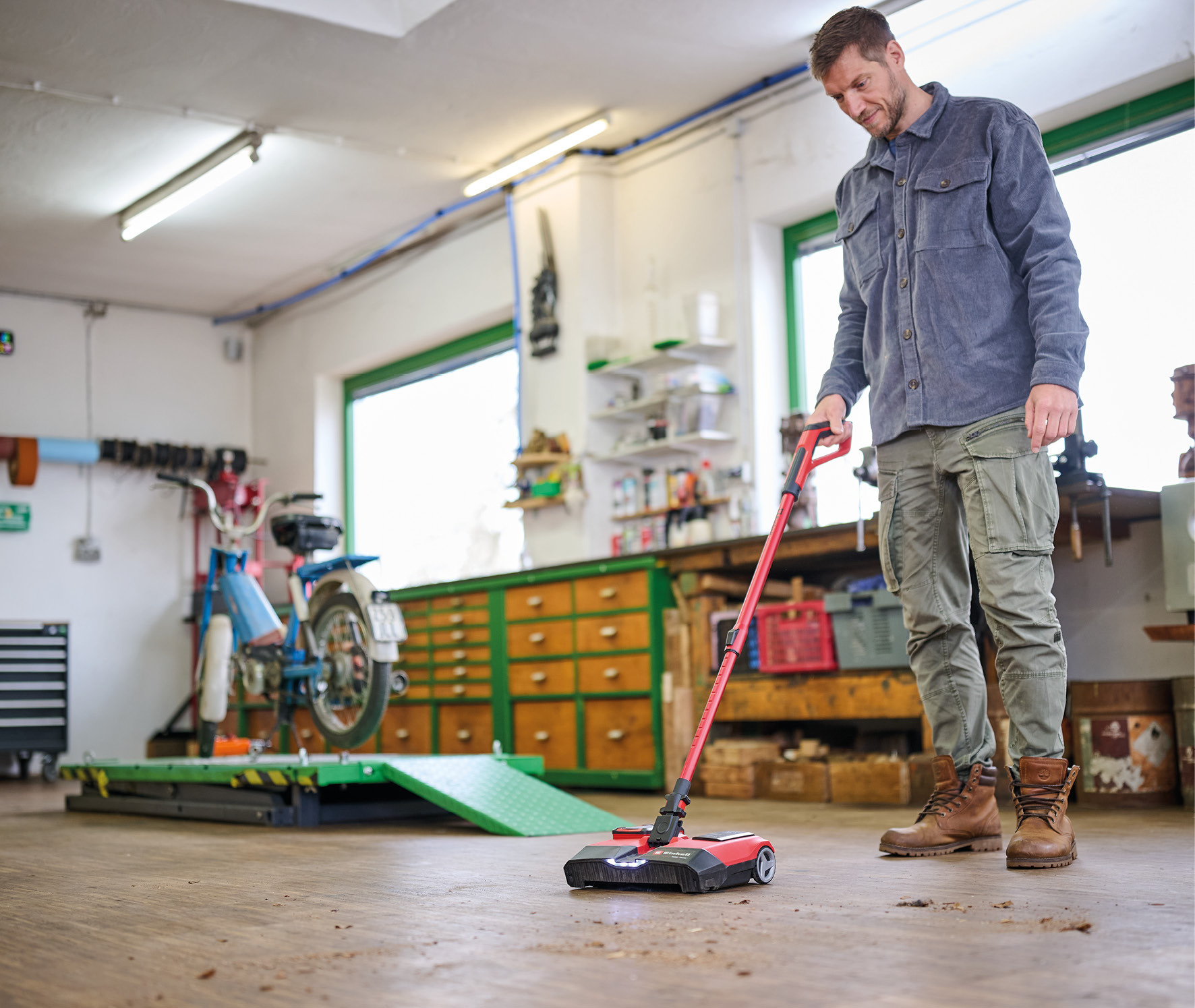 Akku-Besen TE-FS 18 Li-Solo bei leitermann.de günstig kaufen Akku-Besen TE-FS 18 Li-Solo