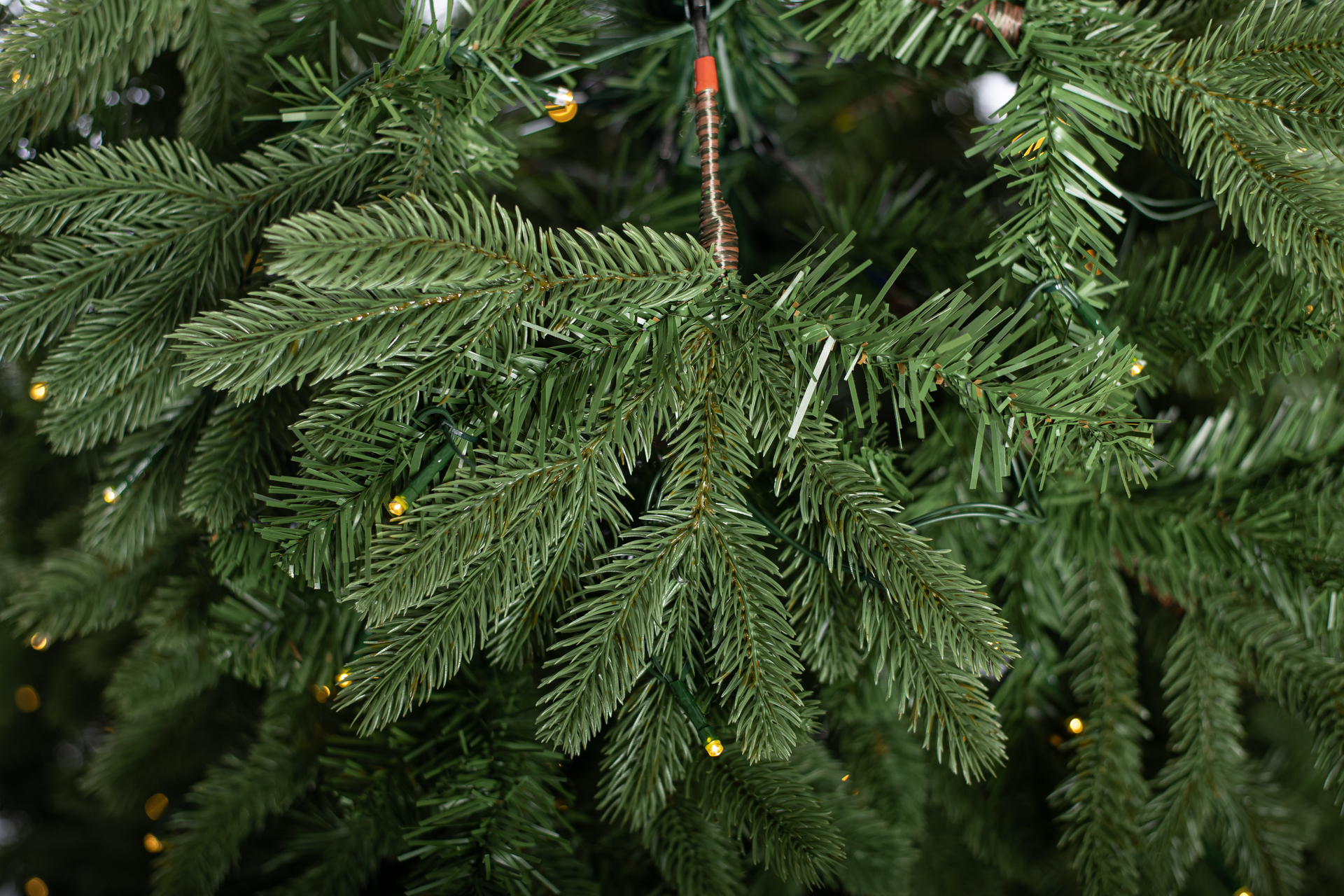 Weihnachtsbaum Roswell Kiefer inkl. Lichterkette