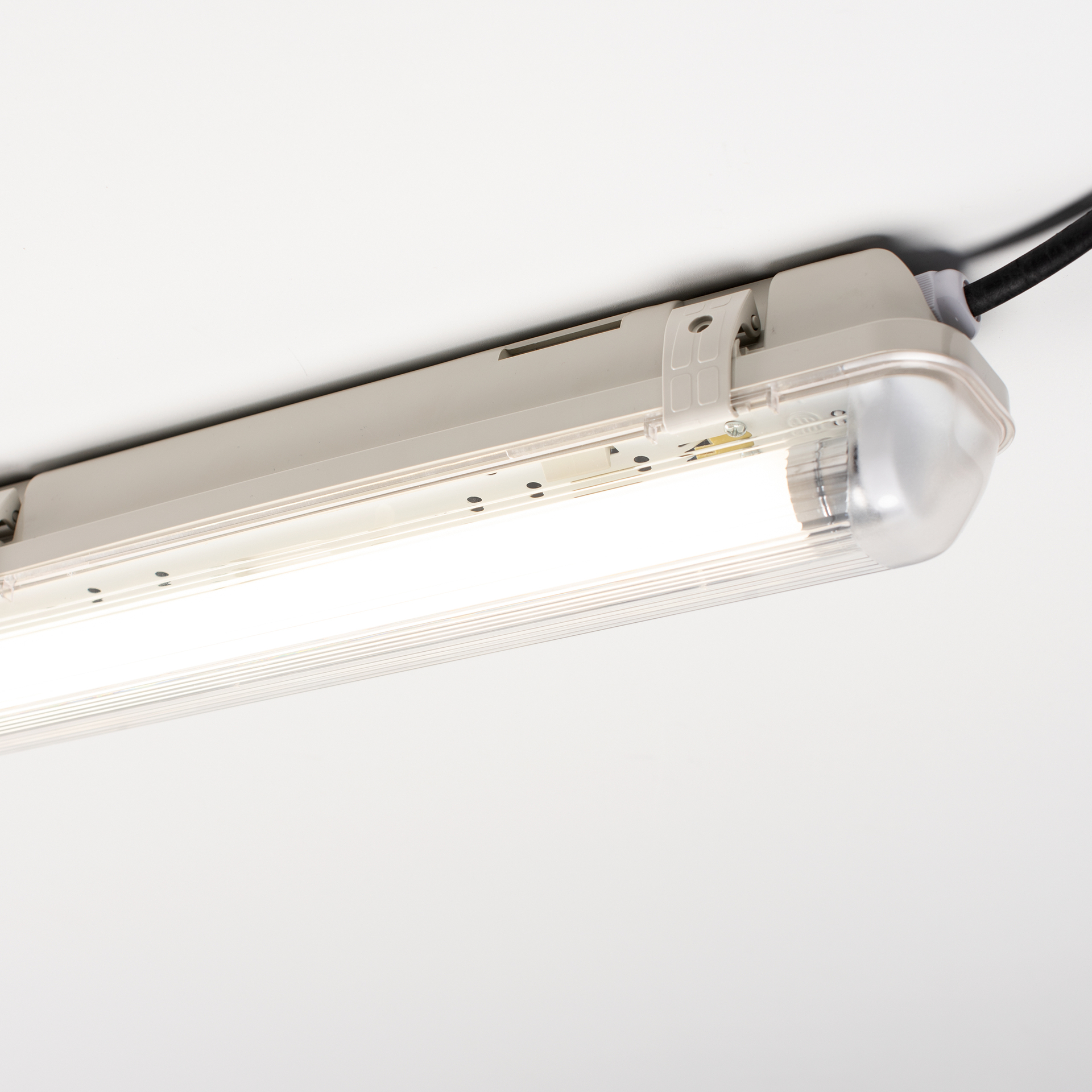 LED Wannenleuchte mit Sensor bei leitermann.de günstig kaufen LED Wannenleuchte mit Sensor