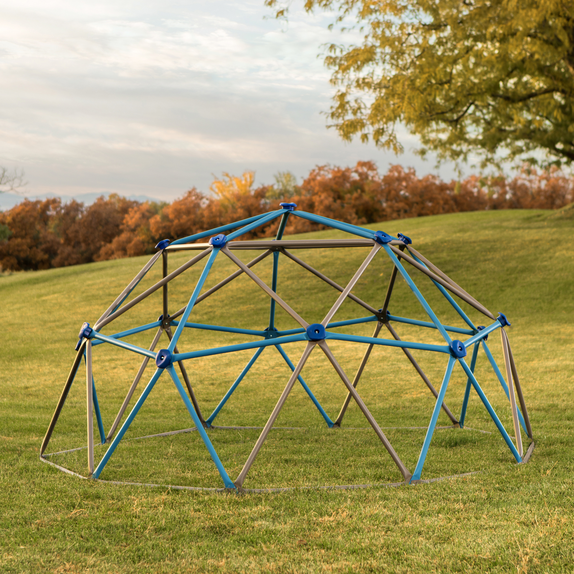 Geodome Kletterkugel braun/blau 274x137cm bei leitermann.de günstig kaufen Geodome Kletterkugel braun/blau 274x137cm