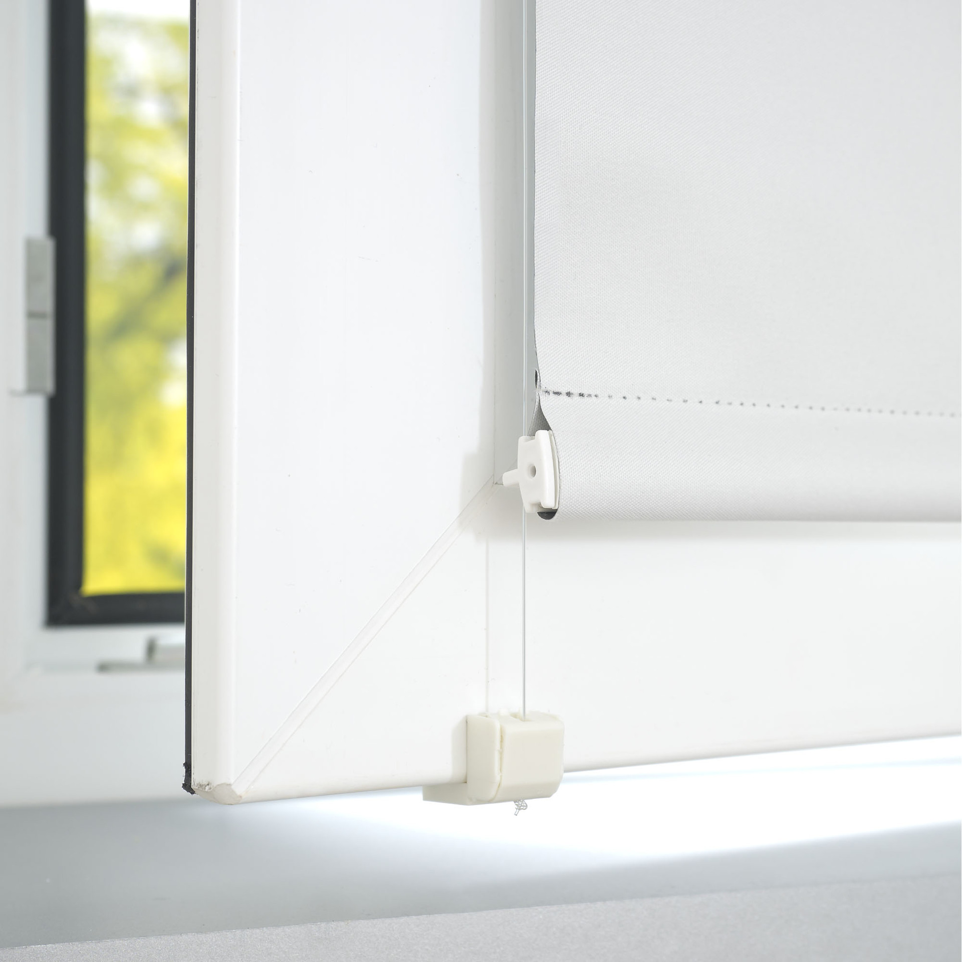 Verdunklungs_Klemmfix-Rollo - verspannt bei leitermann.de günstig kaufen Verdunklungs_Klemmfix-Rollo - verspannt