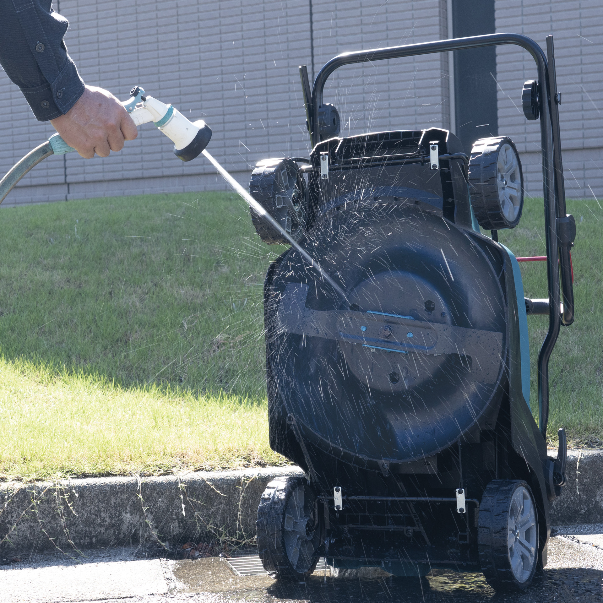 Akku-Rasenmäher LM003GM102 38 cm, 40V max. bei leitermann.de günstig kaufen Akku-Rasenmäher LM003GM102 38 cm, 40V max.