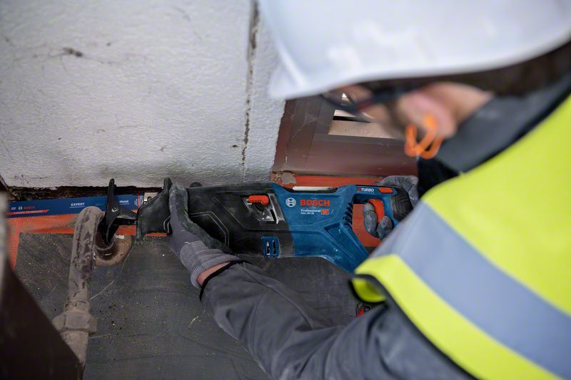 Akku-Säbelsäge BITURBO GSA 18V-28, mit Säbelsägeblatt bei leitermann.de günstig kaufen Akku-Säbelsäge BITURBO GSA 18V-28, mit Säbelsägeblatt