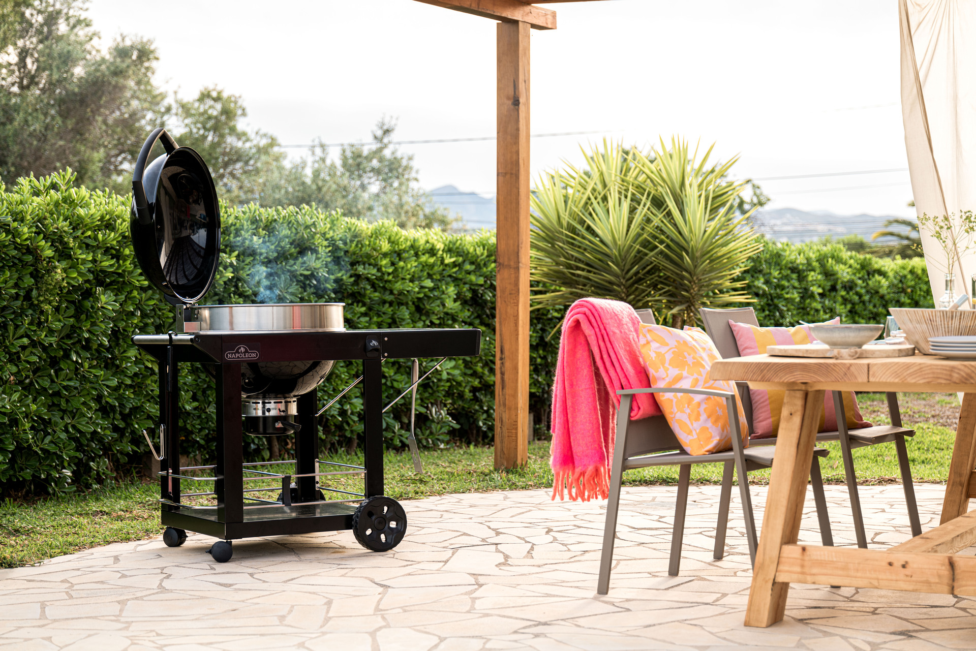 PRO22 Holzkohle-Kugelgrill, schwarz, Ø57cm bei leitermann.de günstig kaufen PRO22 Holzkohle-Kugelgrill, schwarz, Ø57cm