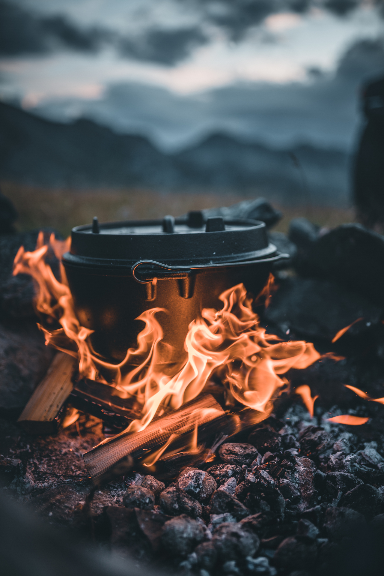 Feuertopf Dutch Oven mit Füßen ft9 bei leitermann.de günstig kaufen Feuertopf Dutch Oven mit Füßen ft9