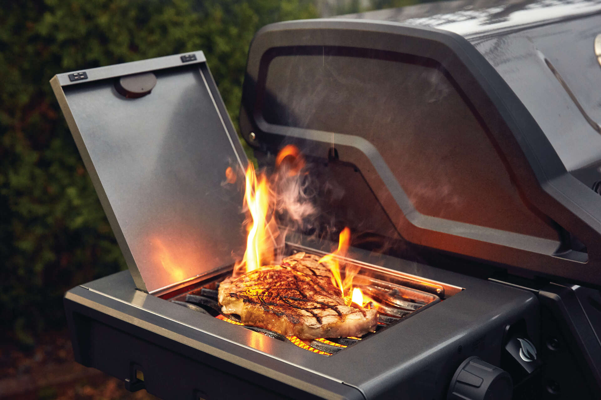 Gasgrill Freestyle 425, mit SIZZLE ZONE™, Graphit
