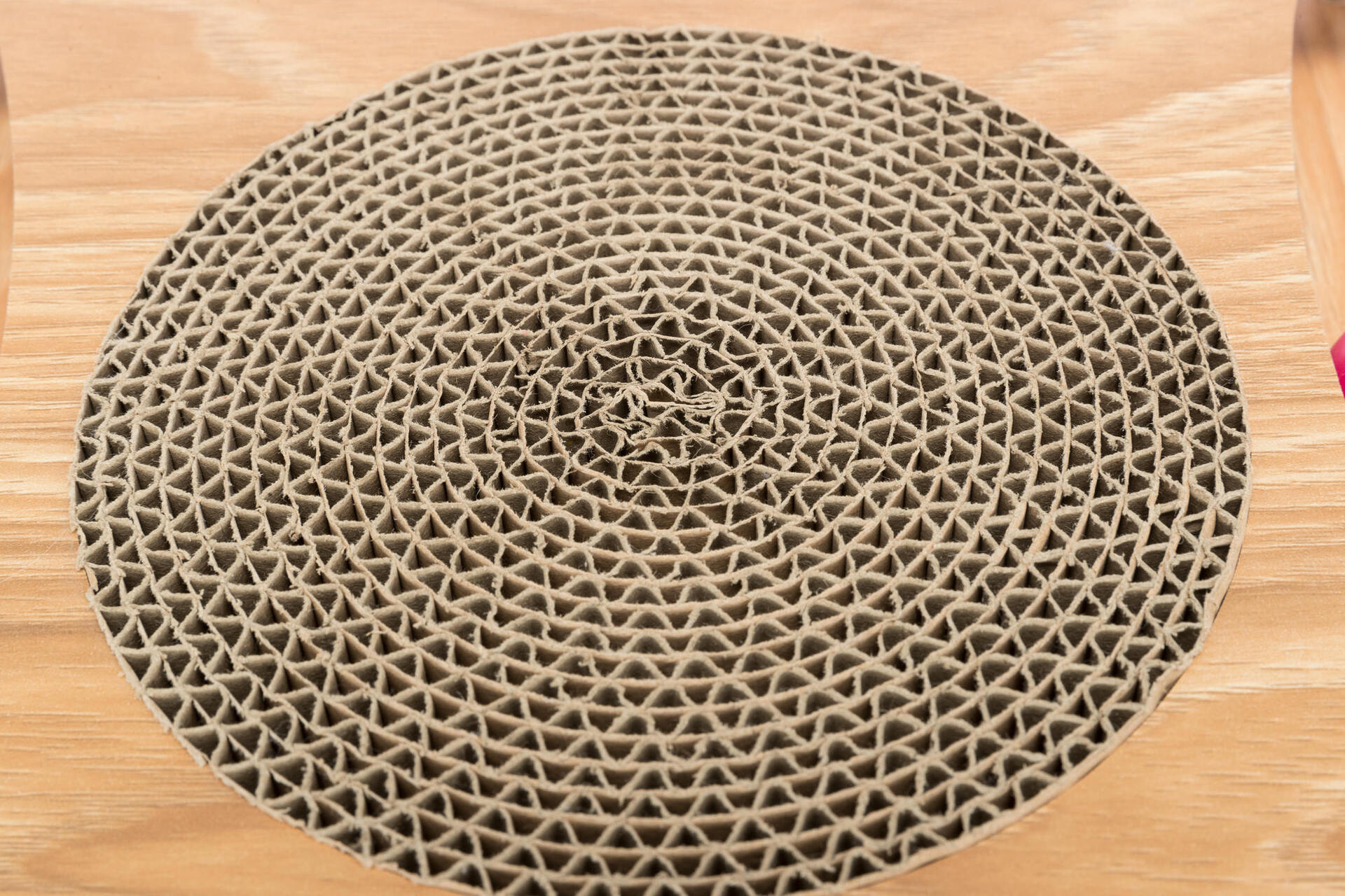 Kratzpappe mit Holzrahmen