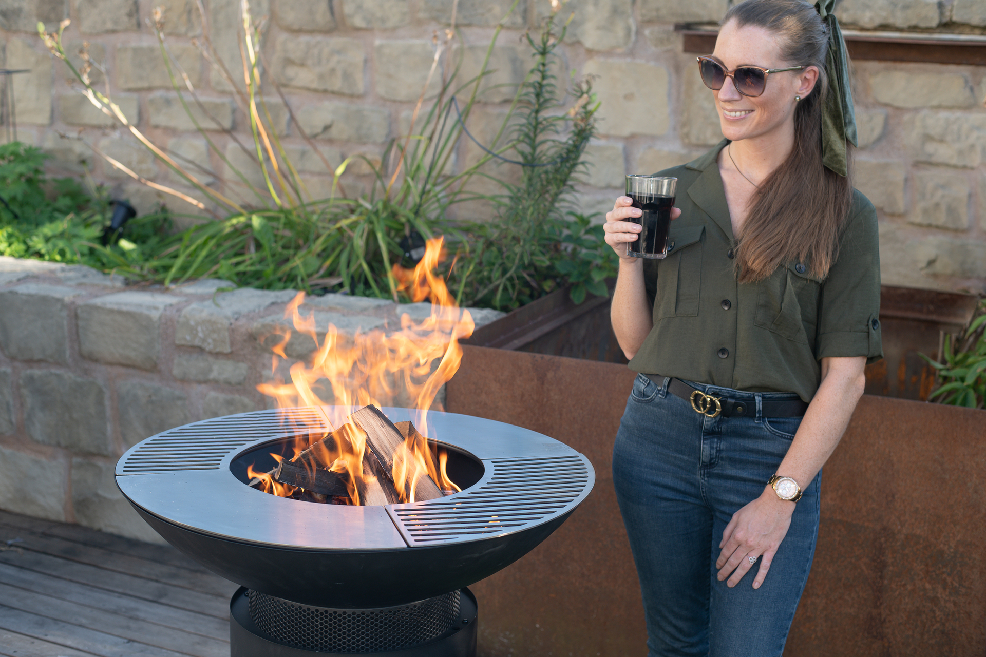 Grill, Plancha und Feuerplatte schwarz