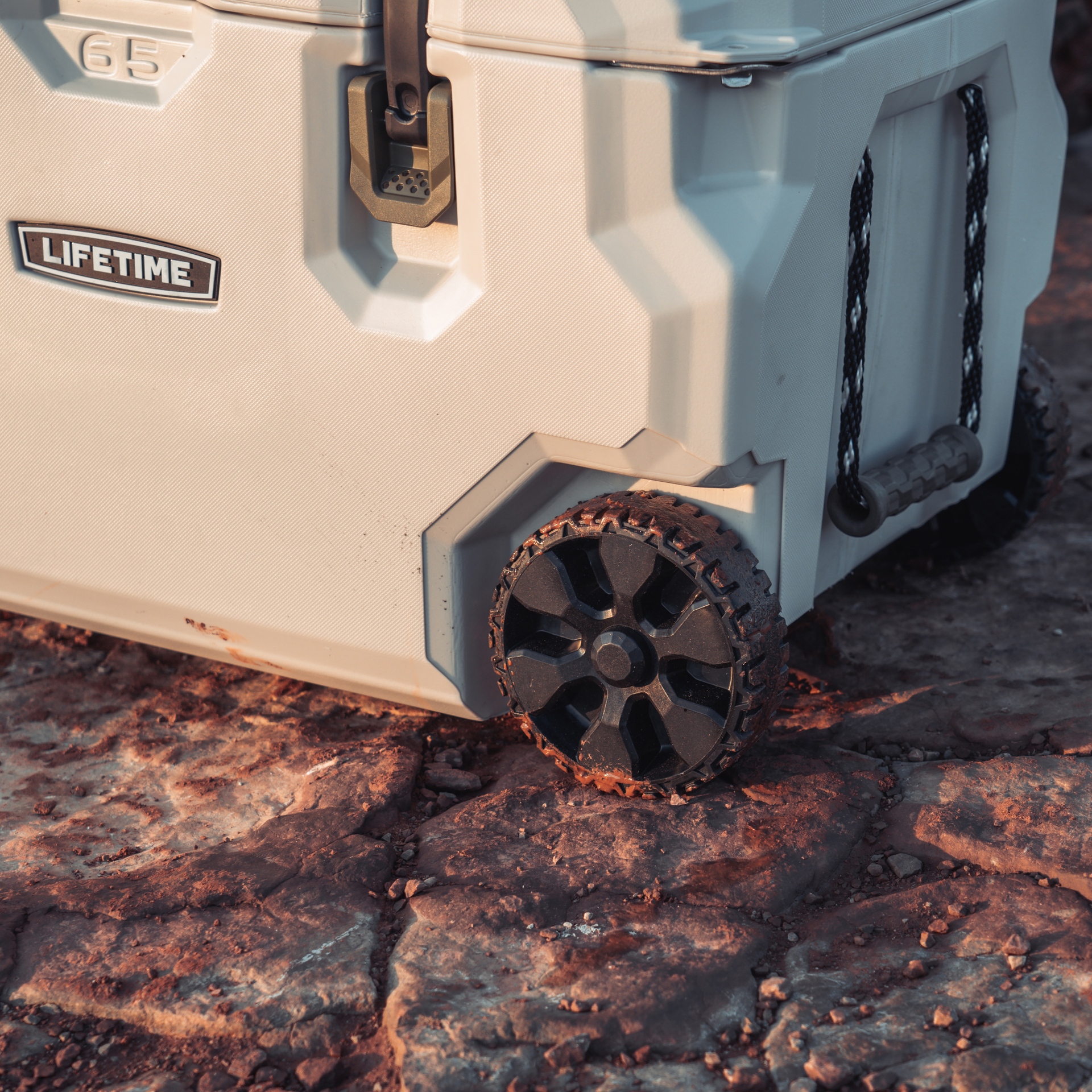 Kühlbox Cooler 65 mit Rollen