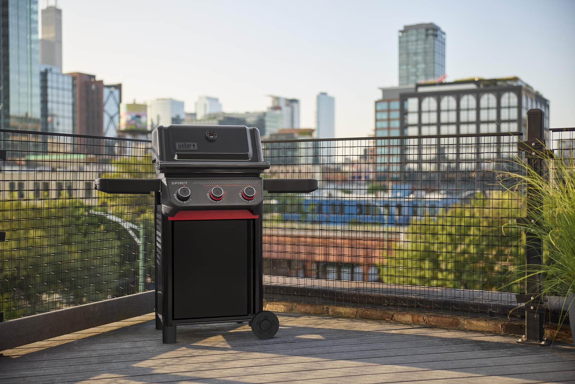 Gasgrill Spirit E-325 Stealth bei leitermann.de günstig kaufen Gasgrill Spirit E-325 Stealth