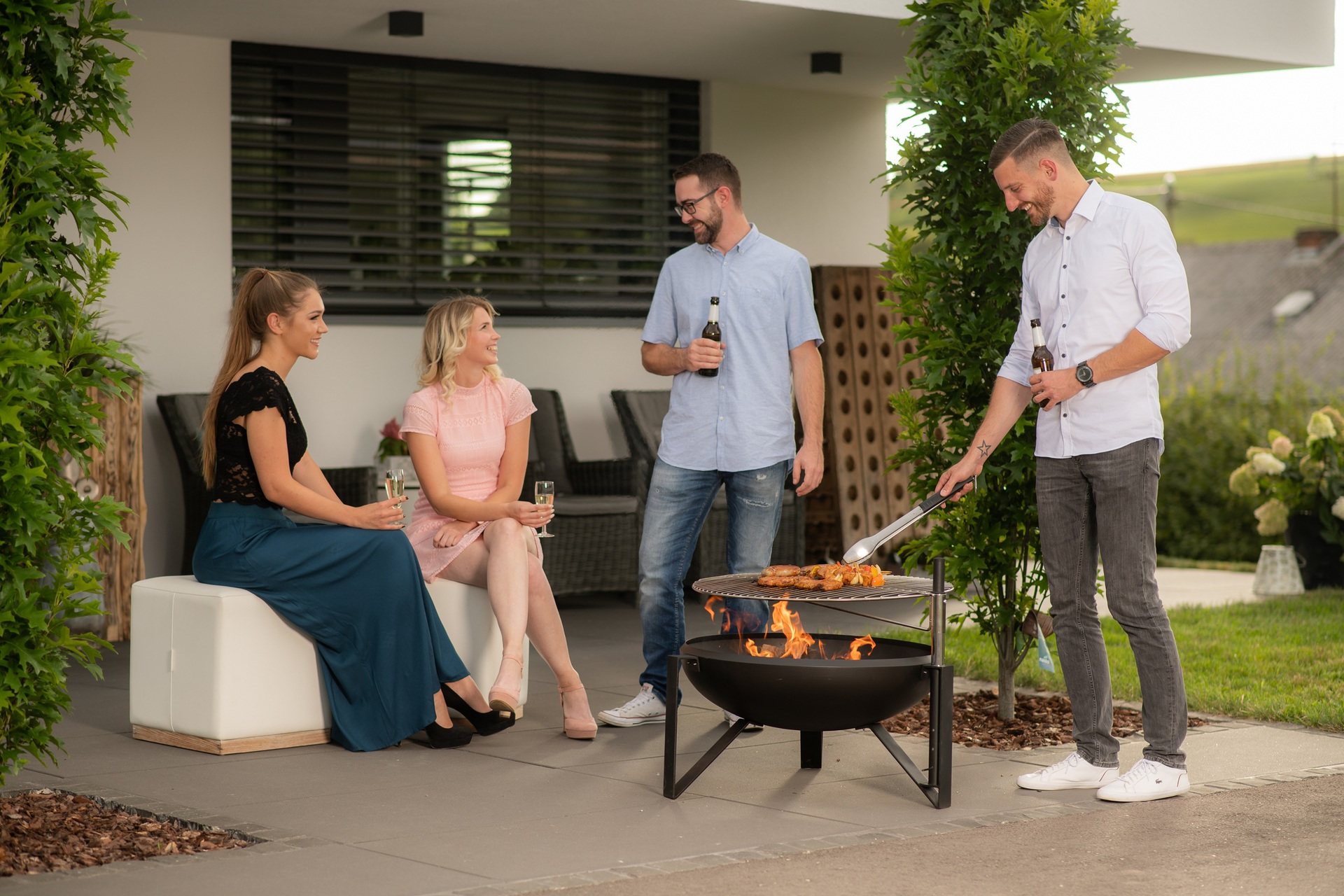 Feuerstelle inkl. Grillrost schwarz