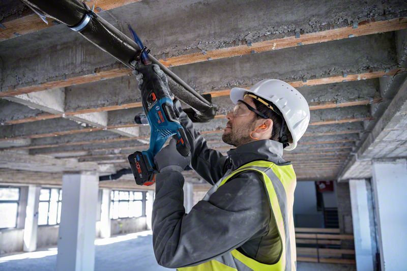 Akku-Säbelsäge BITURBO GSA 18V-28, mit Säbelsägeblatt bei leitermann.de günstig kaufen Akku-Säbelsäge BITURBO GSA 18V-28, mit Säbelsägeblatt