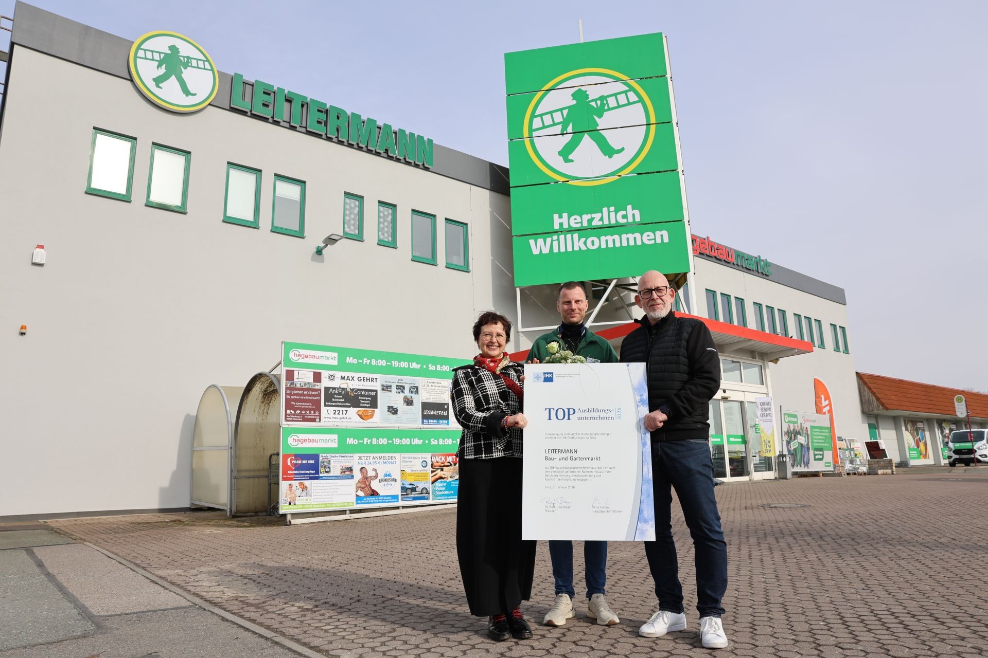 Übergabe Auszeichnung IHK Top-Ausbildungsunternehmen